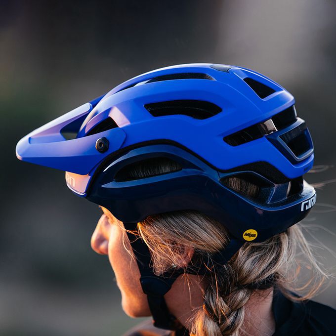 Manifest Spherical Helmet – Giro Sport Design